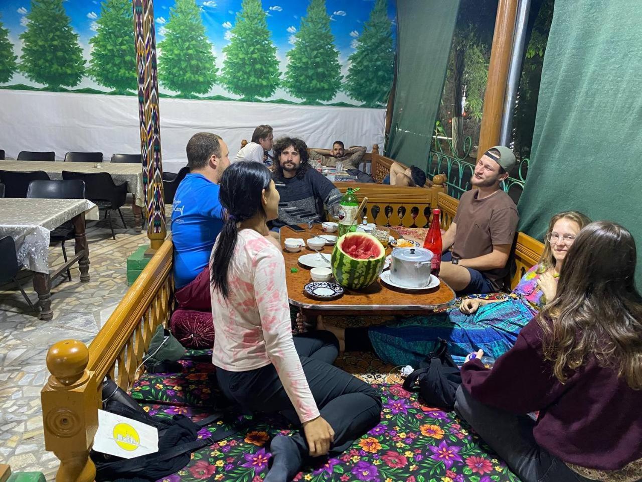 Central Park Hostel Хіва Екстер'єр фото